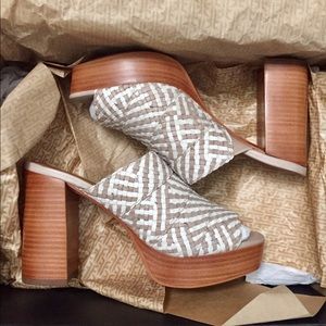 FRYE Katie Woven Slide White Multi NEW IN BOX